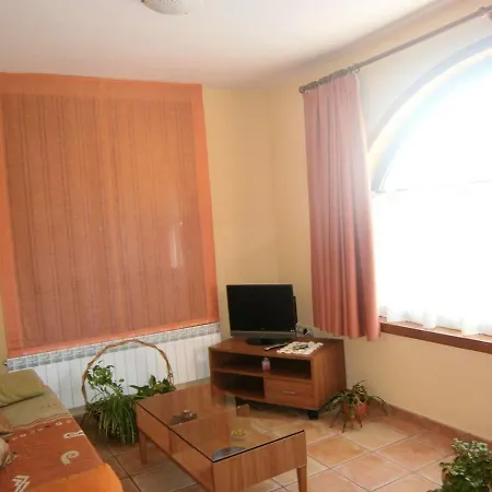 Apartment With 3 Bedrooms In With Wonderful Mountain View Enclosed Garden And Wifi *